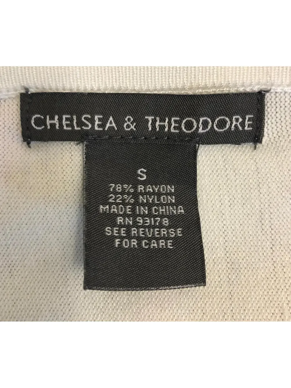 Chelsea Theodore Womens Small White Sweater V Neck 3/4 Sleeves Gold buttons Soft